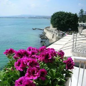 Casa Vistamare Alfeo Apartment